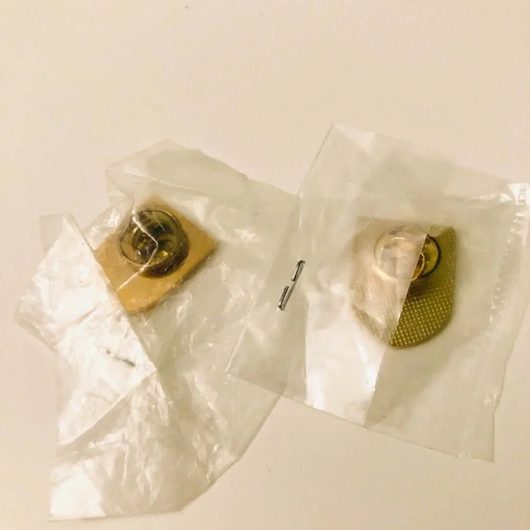 Assorted Lot of 13 Elliot Lake Pins Canadian Canada - Picture 4 of 16